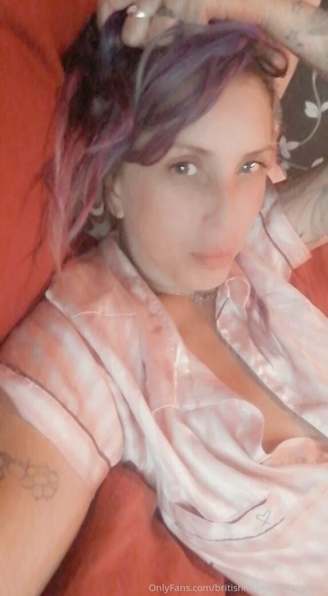 Naakte gelekte OnlyFans-foto van Britishmumanddaughter