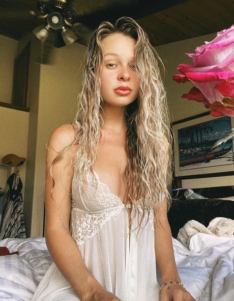 Naakte gelekte OnlyFans-foto van Freyaannerayy