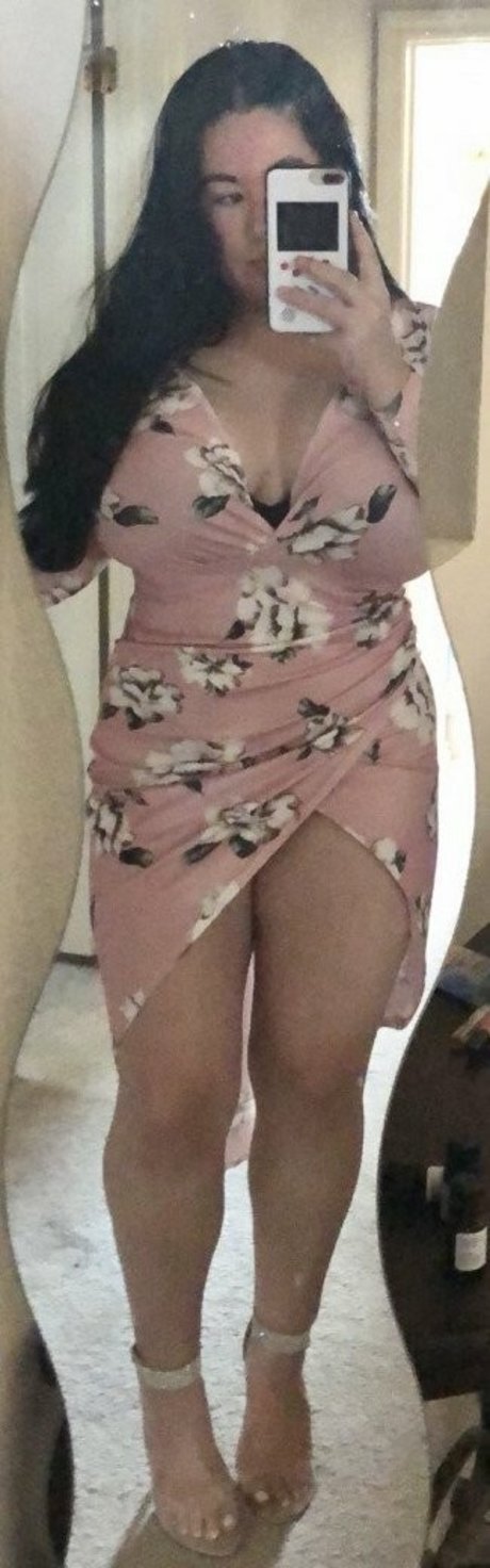 Naakte gelekte OnlyFans-foto van Theeurasianpersuasion