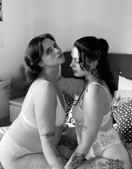 Naakte gelekte OnlyFans-foto van Meltheoverthinker