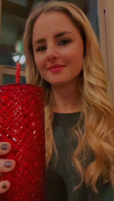 Naakte gelekte OnlyFans-foto van Southern Belle Brook