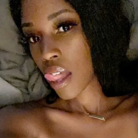 Naakte gelekte OnlyFans-foto van Girl Gamer Chas