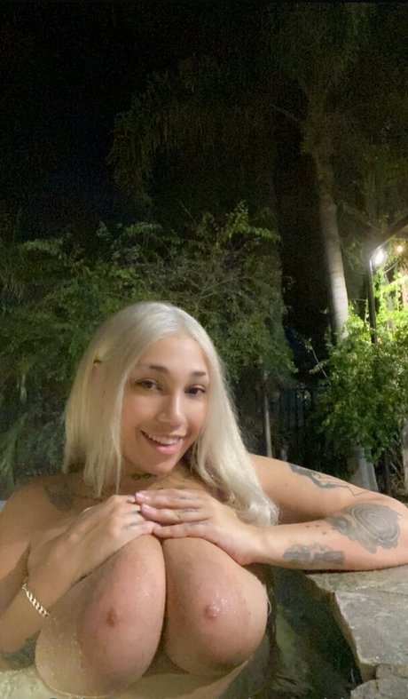 Naakte gelekte OnlyFans-foto van Thegothbaby