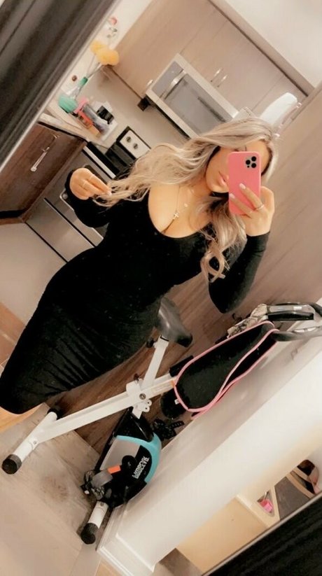 Naakte gelekte OnlyFans-foto van Milliondollamamiiii