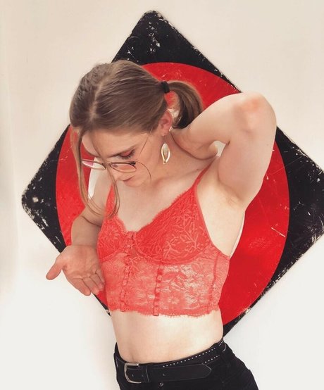 Naakte gelekte OnlyFans-foto van Alice In Wonder1and