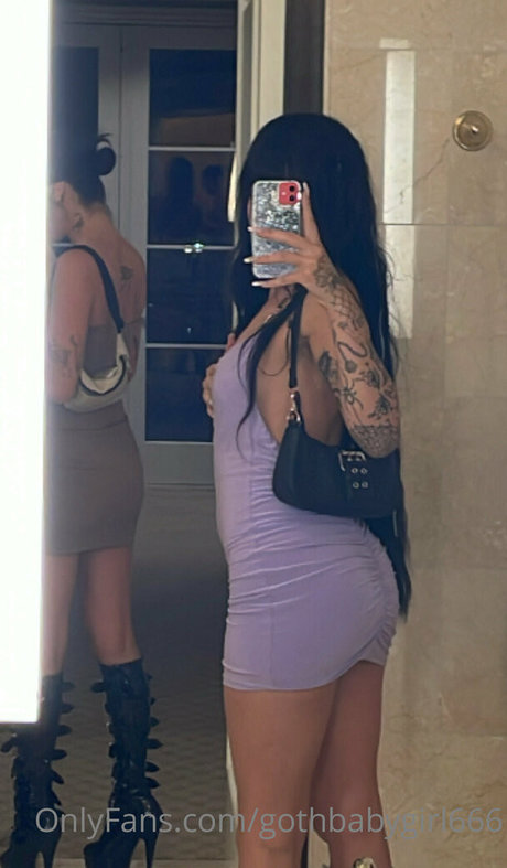 Naakte gelekte OnlyFans-foto van Gothbabygirl666