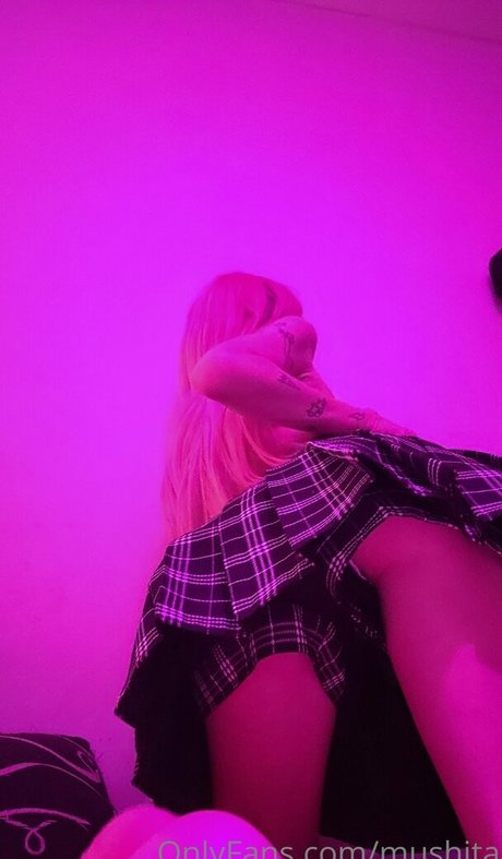 Naakte gelekte OnlyFans-foto van Mushita