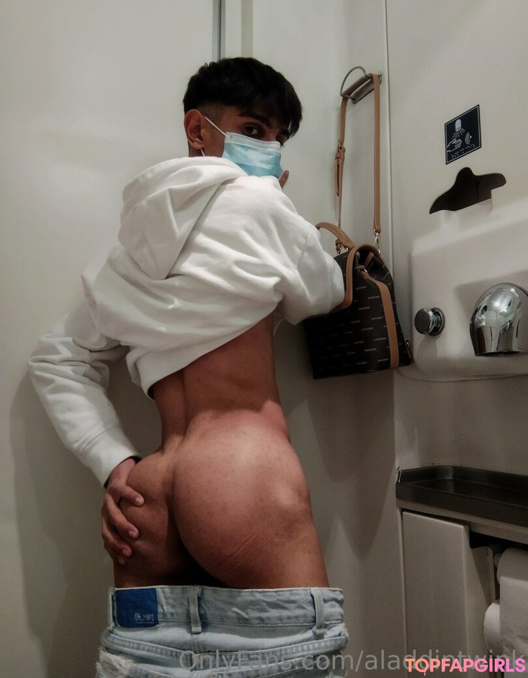 Naakte gelekte OnlyFans-foto van Aladdintwink #29 Naakte gelekte OnlyFans-foto van Aladdintwink #29