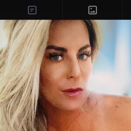 Naakte gelekte OnlyFans-foto van Mariah Medina