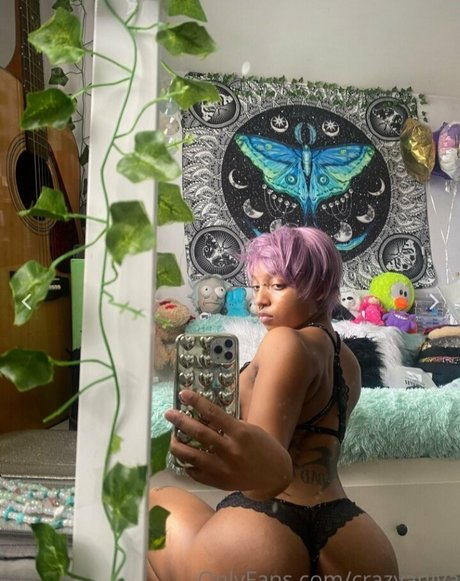 Naakte gelekte OnlyFans-foto van Crazyaniya