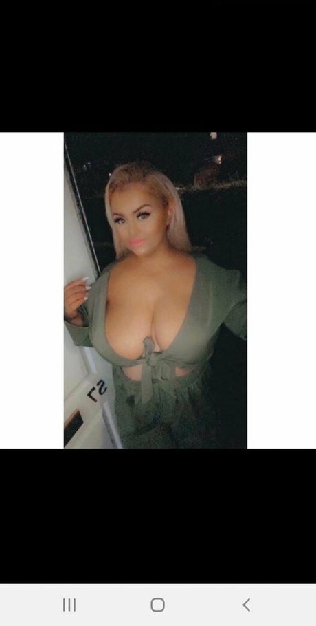 Naakte gelekte OnlyFans-foto van Jessica Elizabeth