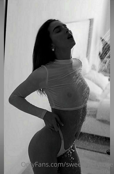 Naakte gelekte OnlyFans-foto van Sweetaveryrose