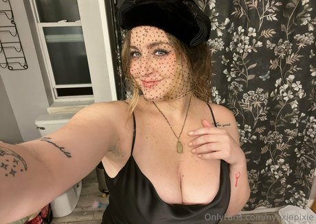 Naakte gelekte OnlyFans-foto van Nyxxiepixie