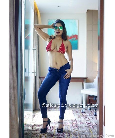 Naakte gelekte OnlyFans-foto van Tanupriya