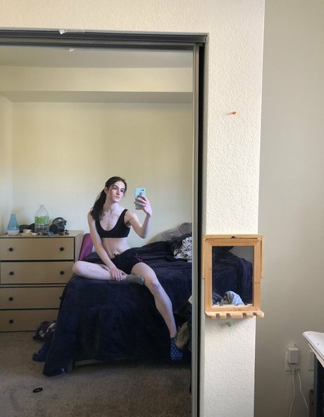Naakte gelekte OnlyFans-foto van Frogs4girls