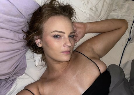 Naakte gelekte OnlyFans-foto van Lindsaylohann