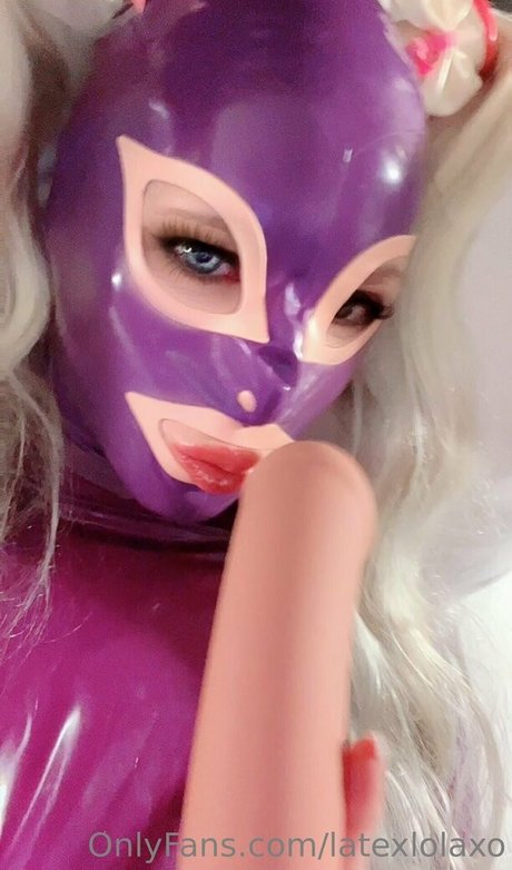 Naakte gelekte OnlyFans-foto van Latexlolaxo