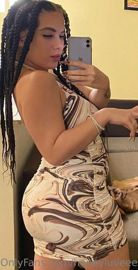 Naakte gelekte OnlyFans-foto van Honeyluveee