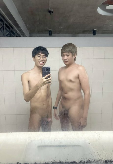 Naakte gelekte OnlyFans-foto van Yumekung