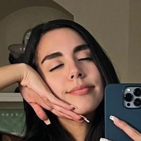 Naakte gelekte OnlyFans-foto van Nadia