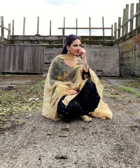Naakte gelekte OnlyFans-foto van Sukh Bains