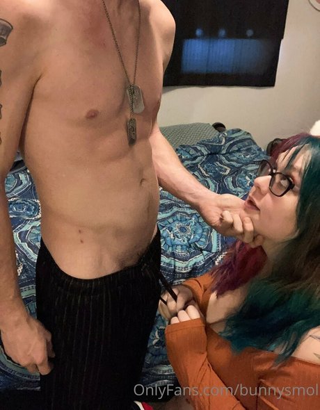 Naakte gelekte OnlyFans-foto van Bunnysmol