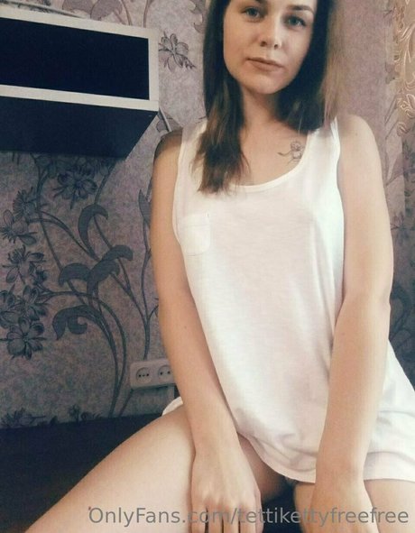 Naakte gelekte OnlyFans-foto van Tettikettyfreefree