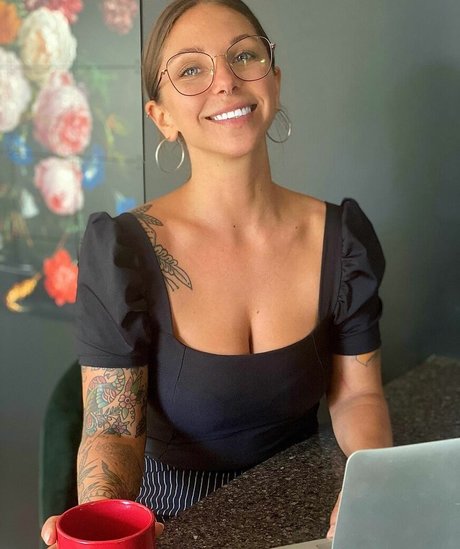 Naakte gelekte OnlyFans-foto van Christine Cote
