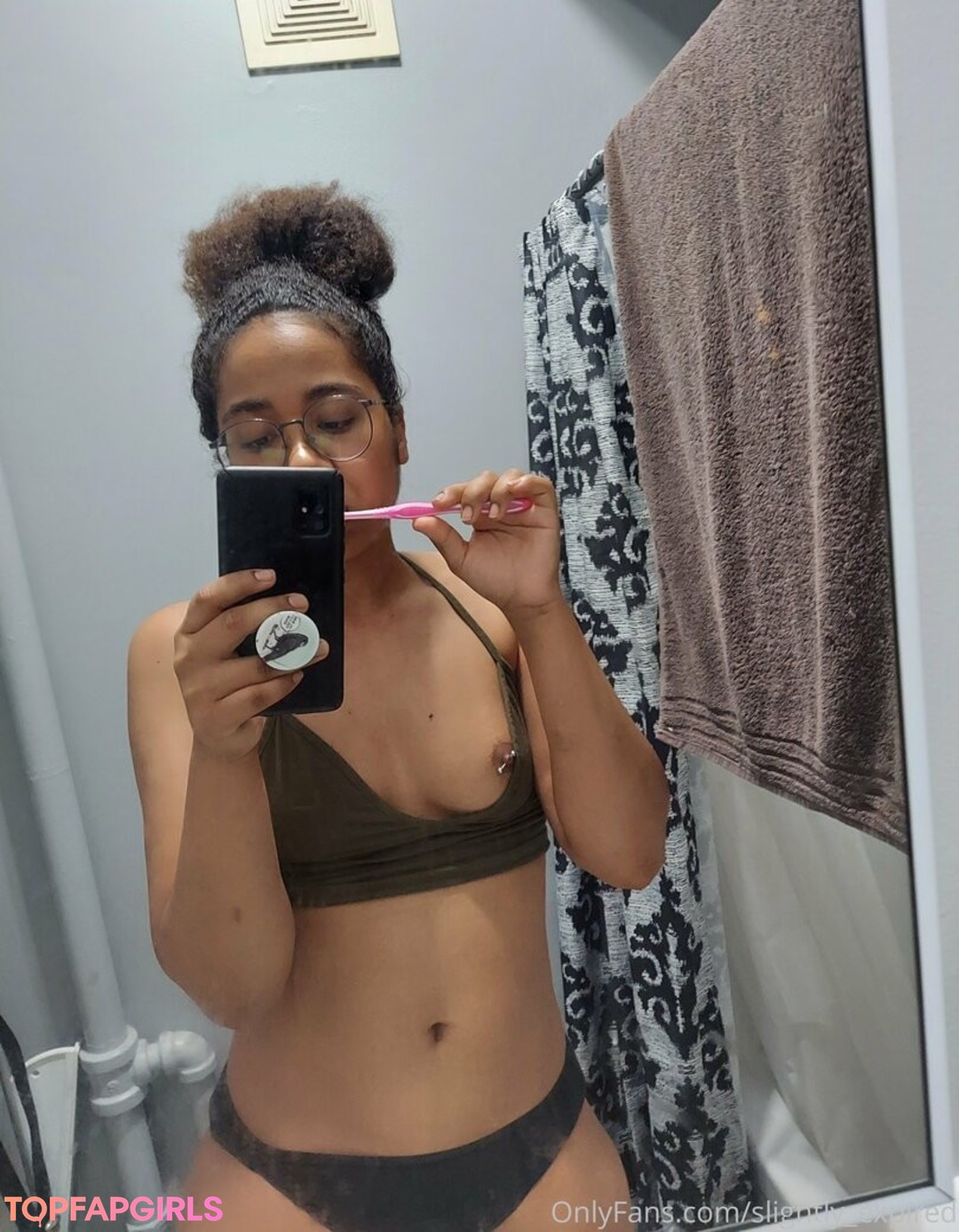 Naakte gelekte OnlyFans-foto van Slightly Expired #97 Naakte gelekte OnlyFans-foto van Slightly Expired #97