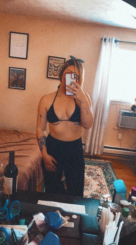 Naakte gelekte OnlyFans-foto van Sydneypaigexx