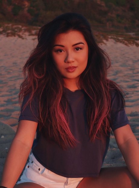 Naakte gelekte OnlyFans-foto van Kristina Ho