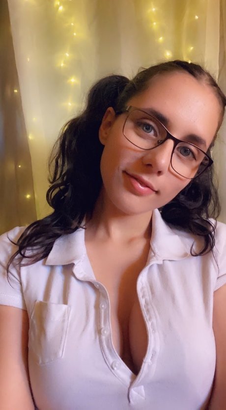 Naakte gelekte OnlyFans-foto van Sexy Saffron