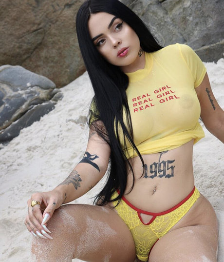 Naakte gelekte OnlyFans-foto van Karina Laino
