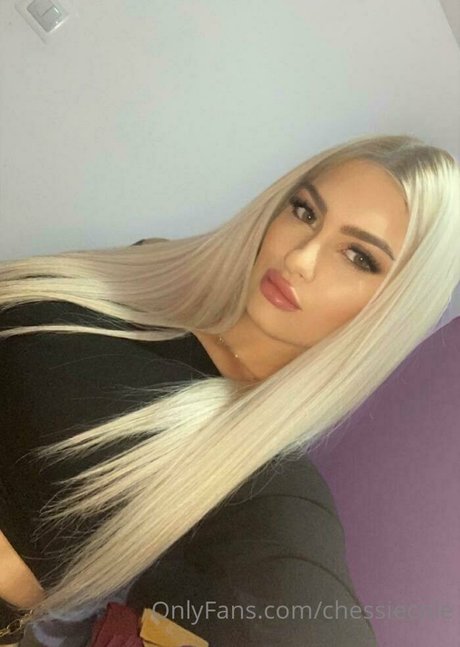 Naakte gelekte OnlyFans-foto van Chessiecole