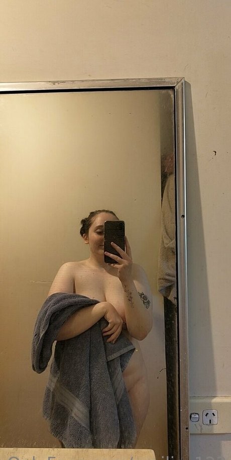 Naakte gelekte OnlyFans-foto van Emilia123