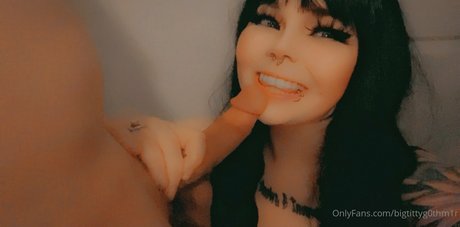 Bigtittyg0thm1r