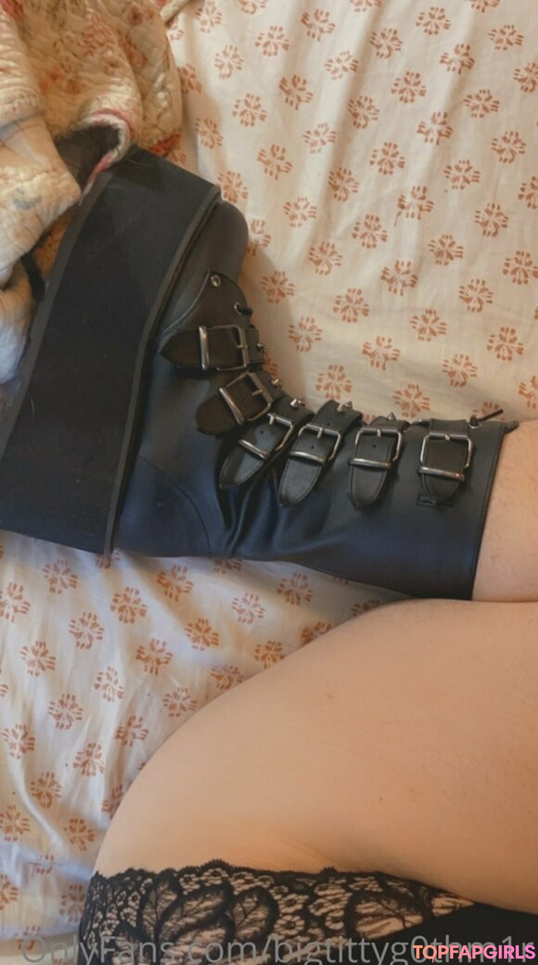 Naakte gelekte OnlyFans-foto van Bigtittyg0thm1r #35 Naakte gelekte OnlyFans-foto van Bigtittyg0thm1r #35