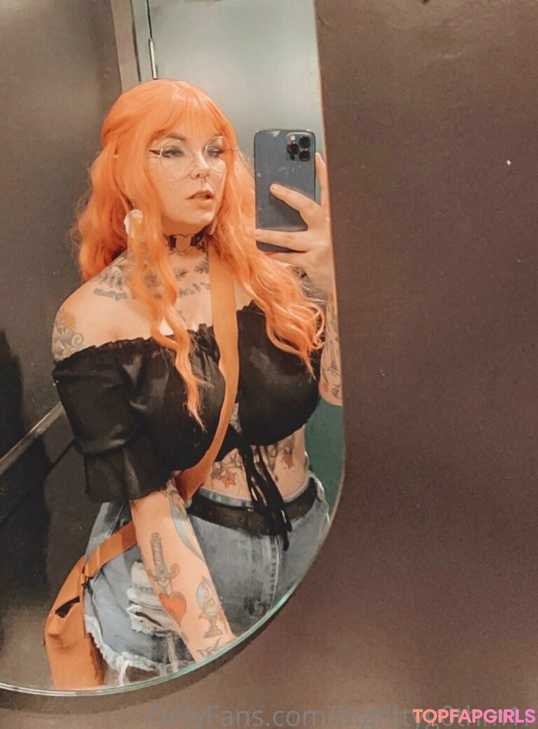 Naakte gelekte OnlyFans-foto van Bigtittyg0thm1r #50 Naakte gelekte OnlyFans-foto van Bigtittyg0thm1r #50