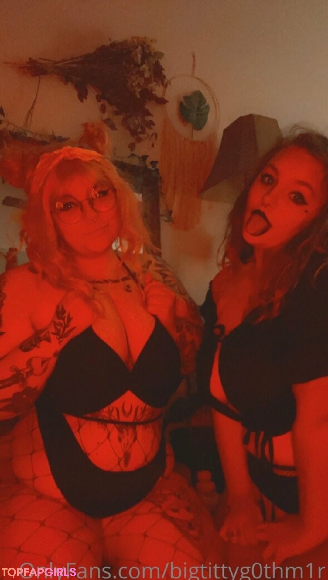 Naakte gelekte OnlyFans-foto van Bigtittyg0thm1r #62 Naakte gelekte OnlyFans-foto van Bigtittyg0thm1r #62