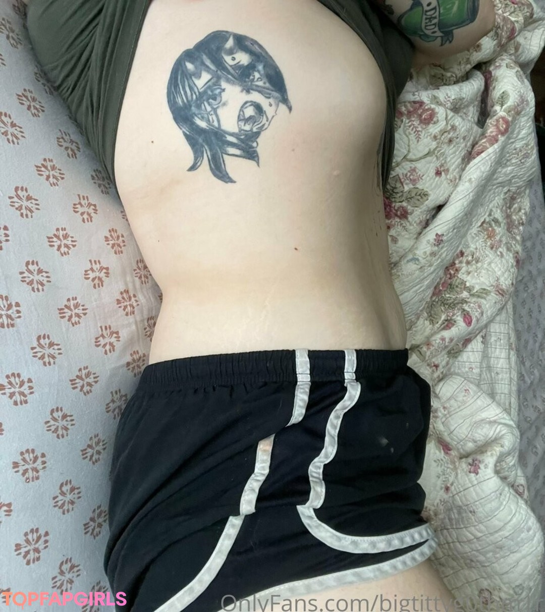 Naakte gelekte OnlyFans-foto van Bigtittyg0thm1r #81 Naakte gelekte OnlyFans-foto van Bigtittyg0thm1r #81