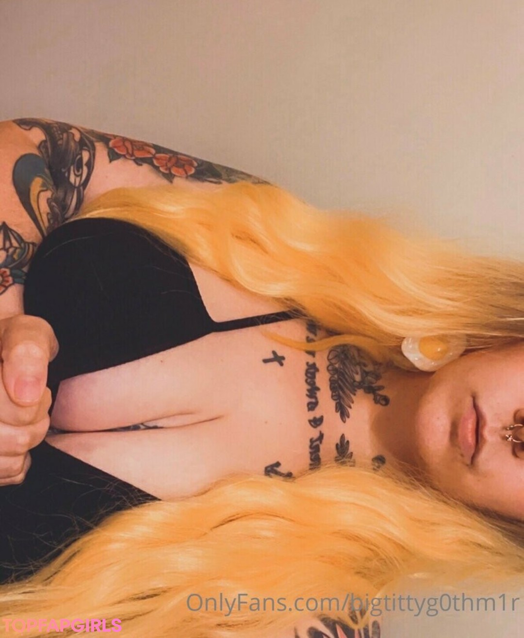 Naakte gelekte OnlyFans-foto van Bigtittyg0thm1r #85 Naakte gelekte OnlyFans-foto van Bigtittyg0thm1r #85