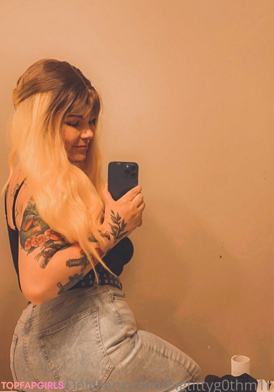 Naakte gelekte OnlyFans-foto van Bigtittyg0thm1r #86 Naakte gelekte OnlyFans-foto van Bigtittyg0thm1r #86