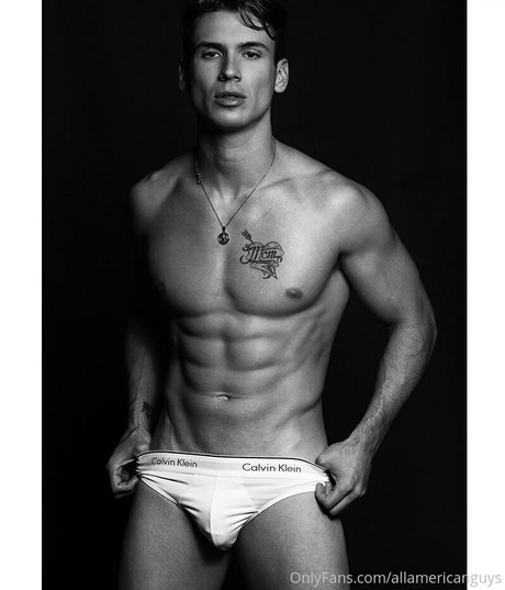 Naakte gelekte OnlyFans-foto van Allamericanguys