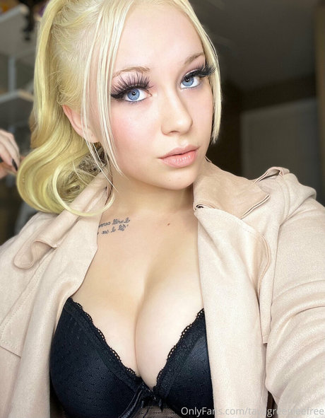 Naakte gelekte OnlyFans-foto van Tayagreenleefree