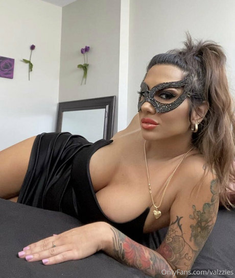 Naakte gelekte OnlyFans-foto van Valzzies