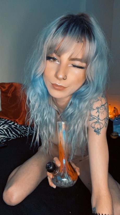 Naakte gelekte OnlyFans-foto van Gothbitchbarbie